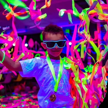 Бумажная неоновая дискотека: Арт-вечеринка