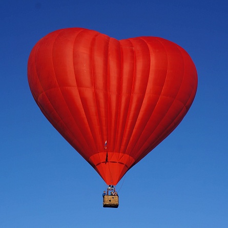 Полет на шаре "Сердце"