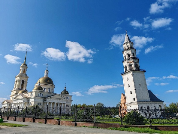 Невьянск: наклонная башня, музей гравюры и мороженое