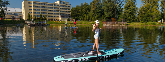 Катание на САП-бордах: Откройте для себя мир приключений на Валдайском озере!