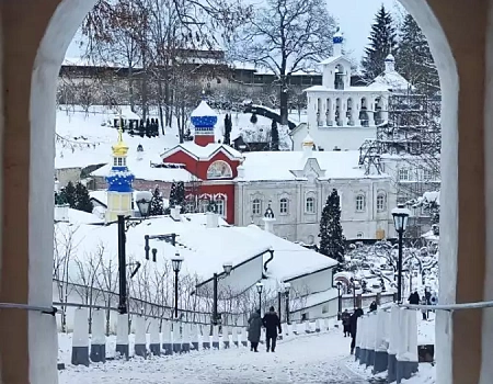 Зимние и летние Печоры: монастырь, пещеры и тихие улицы.Фото 1