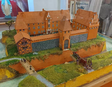 Две жизни одного замка: Вальдау и его музеи Тайны тевтонских подвалов..Фото 1