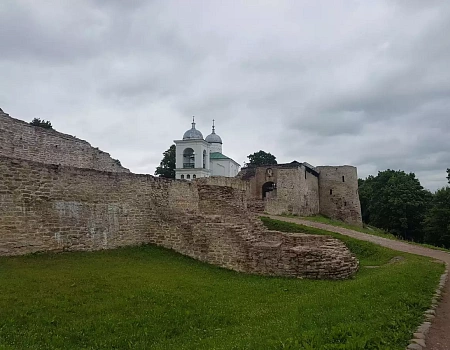 Изборск — Железный город: легенды и камень Изборска.Фото 3