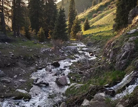 От прыжков по камням до семейных пикников: водопады Алматы. Бутаков vs Аюсай.Фото 5