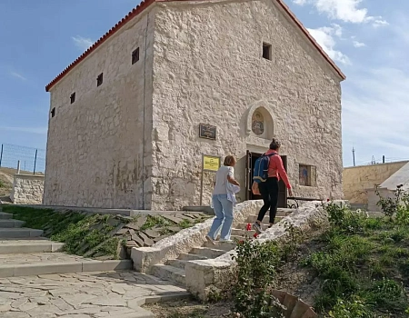 Феодосия: город, где море рассказывает истории.Фото 0